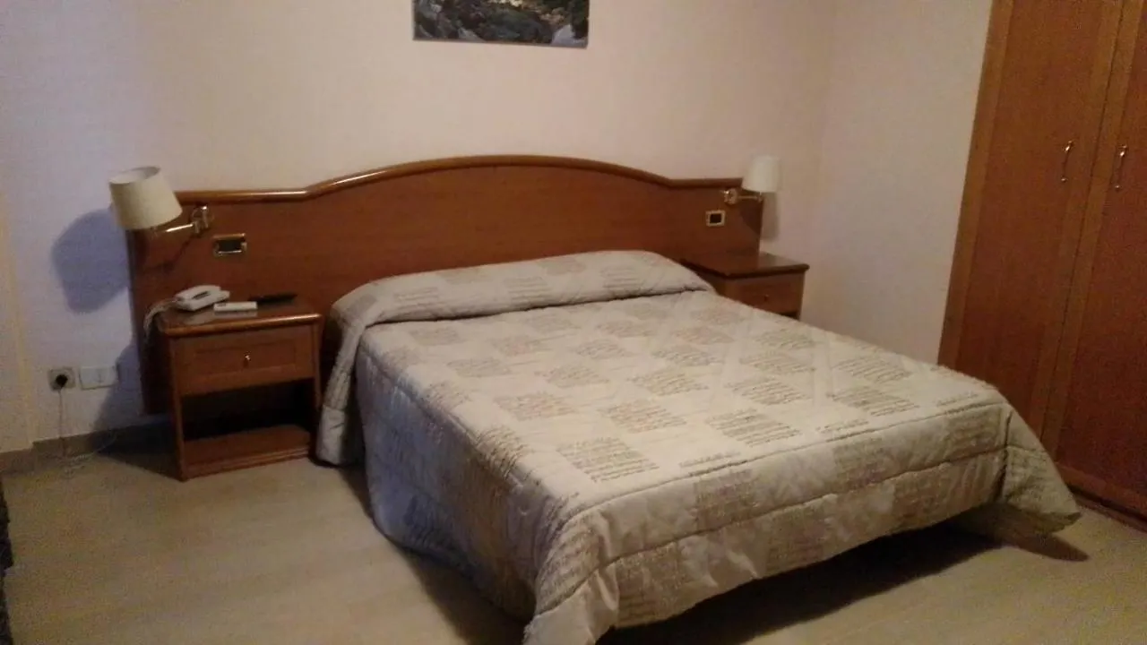 Campus Hotel Bari 3*,